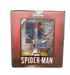 Diamond Select Toys: Marvel GamerVerse Spider-Man On Cab Pvc Diorama (GameStop Exclusive) [minor box damage]